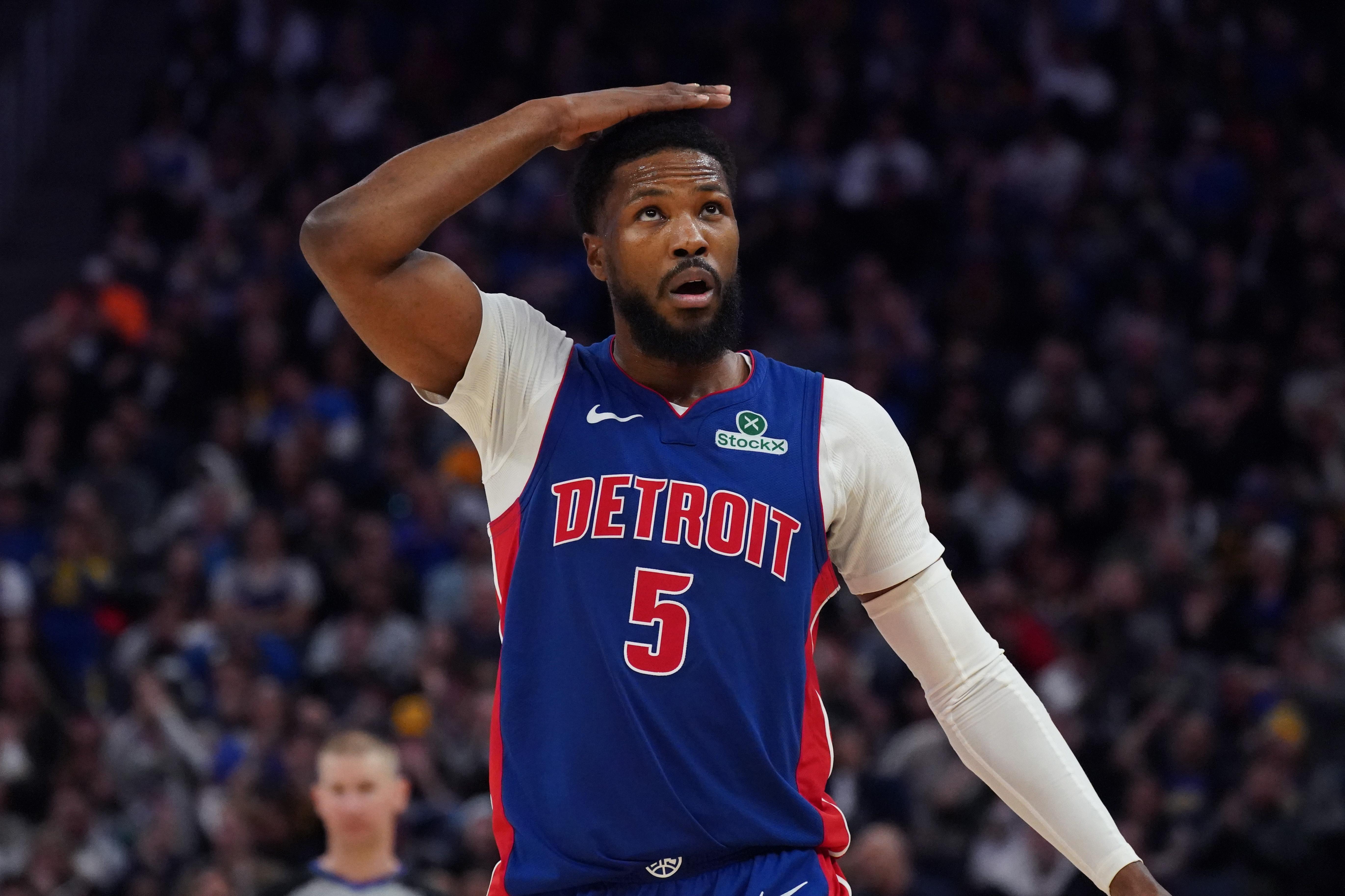 场均16.3分&三分41.6%!火媒:火箭还有名额空缺 应追比斯利吗?